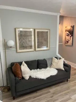 Charming Townhouse In *