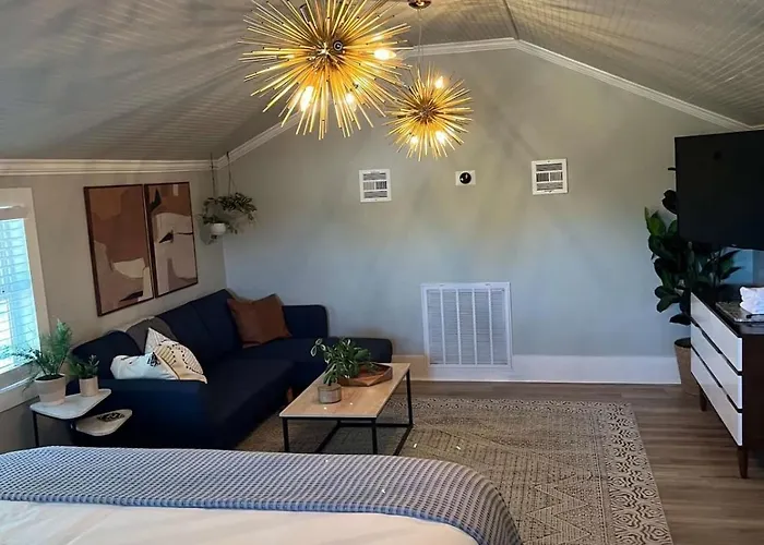 Holiday home Charming Townhouse In